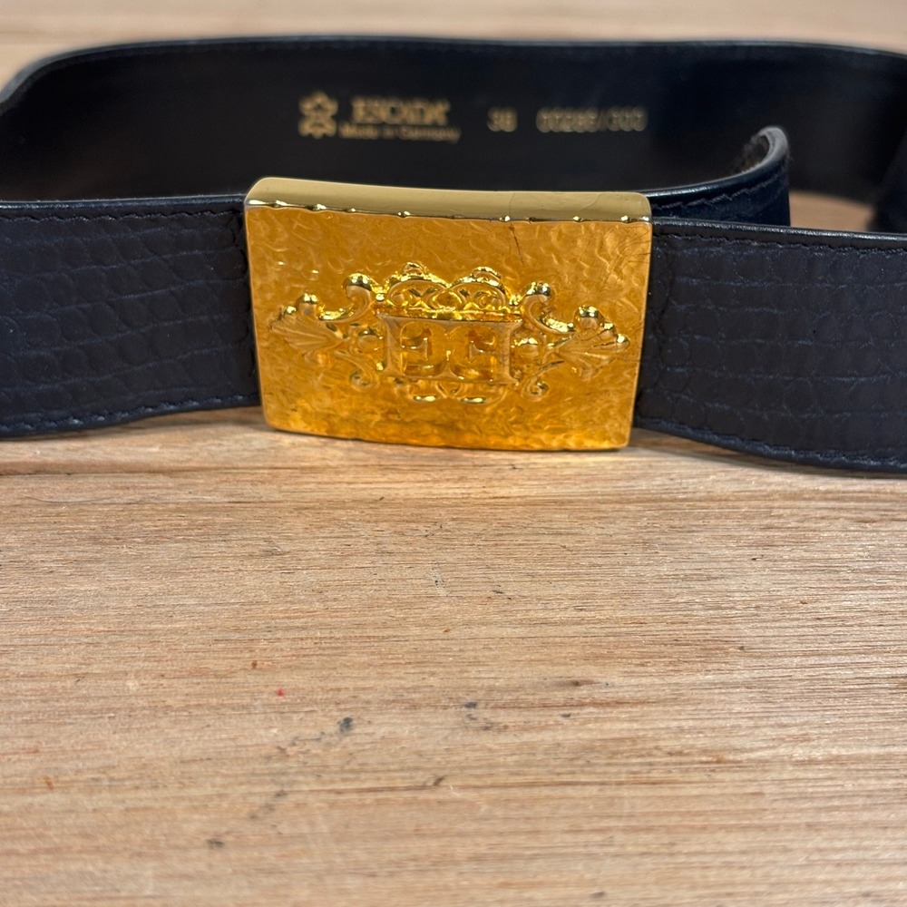 Escada Vintage Black Leather Croc Embossed Belt Gold Logo Buckle Germany 38 - Picture 2 of 8
